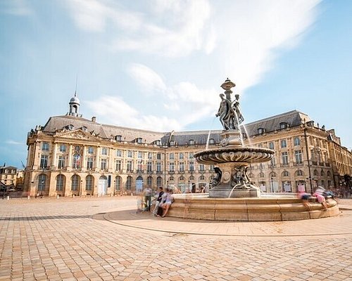 Bordeaux Unveiled: A Tour of the City’s Must-See Landmarks