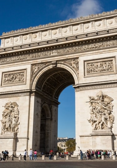 famous landmarks in paris arc de triomphe hero