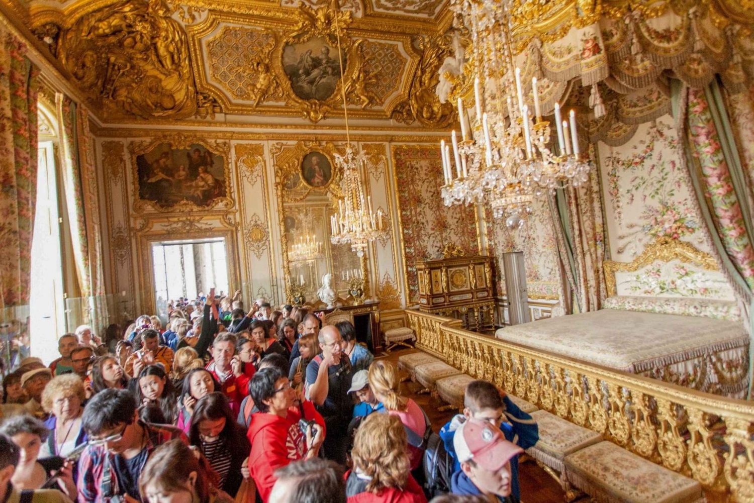 Blending Art and History: Immersing Yourself in Versailles Palace